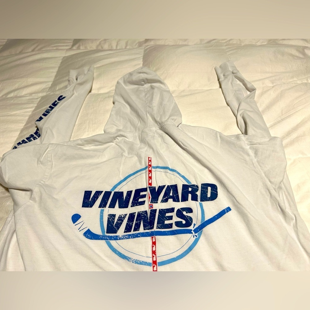 Vineyard Vines hockey men’s large hooded long sleeve lightweight shirt, soft - Picture 1 of 6